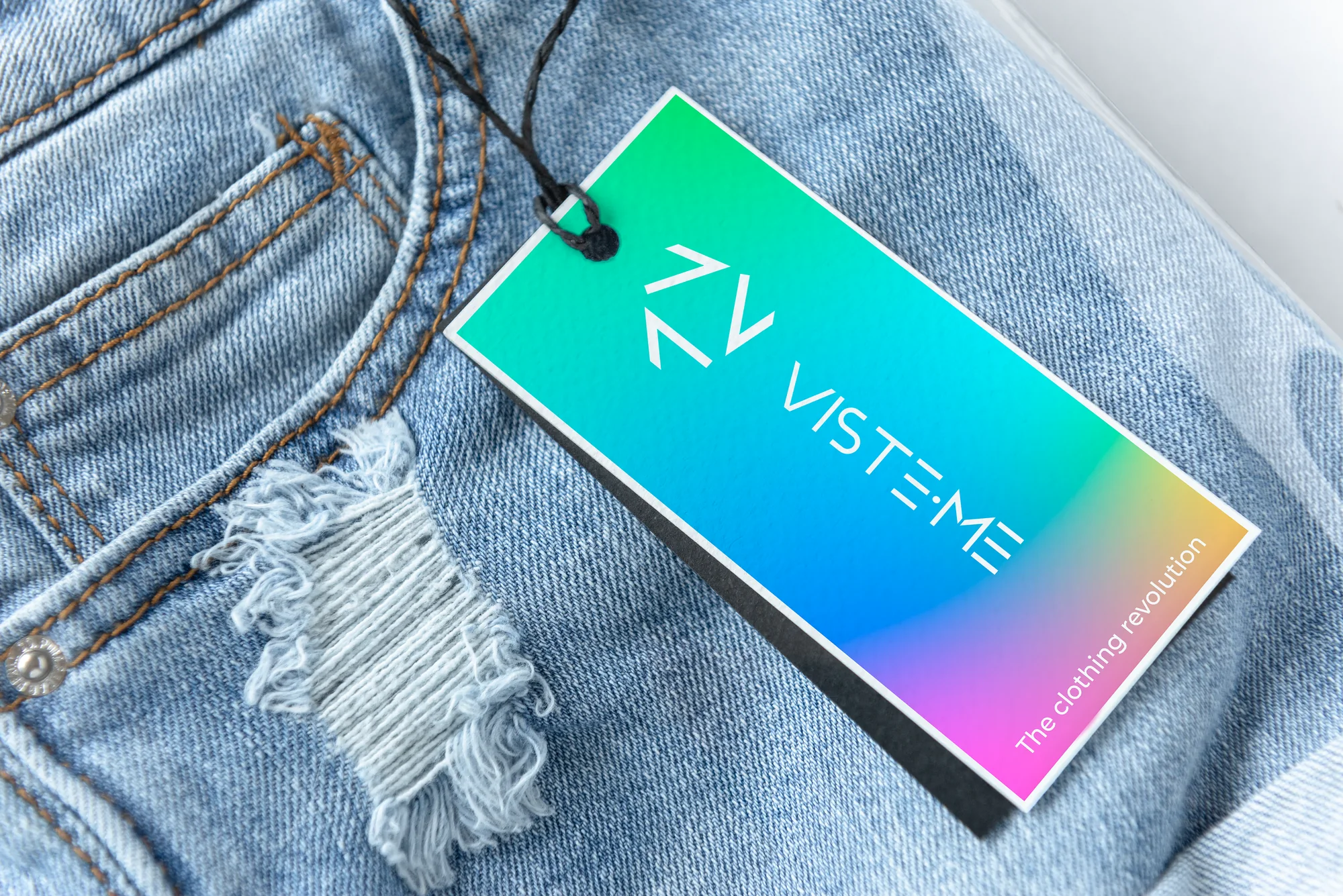 VISTE.ME clothing tag on a pair of jeans
